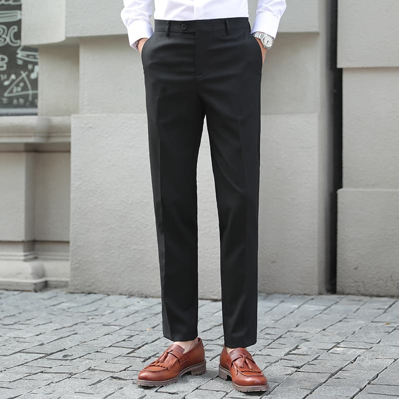 40 代 ファッション メンズ 究極の定番スラックス