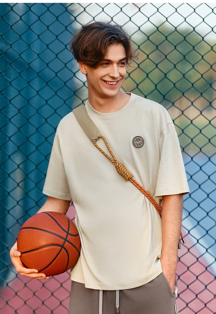 40 代 ファッション メンズ 都会的バスケットモチーフ ゆったりTシャツ