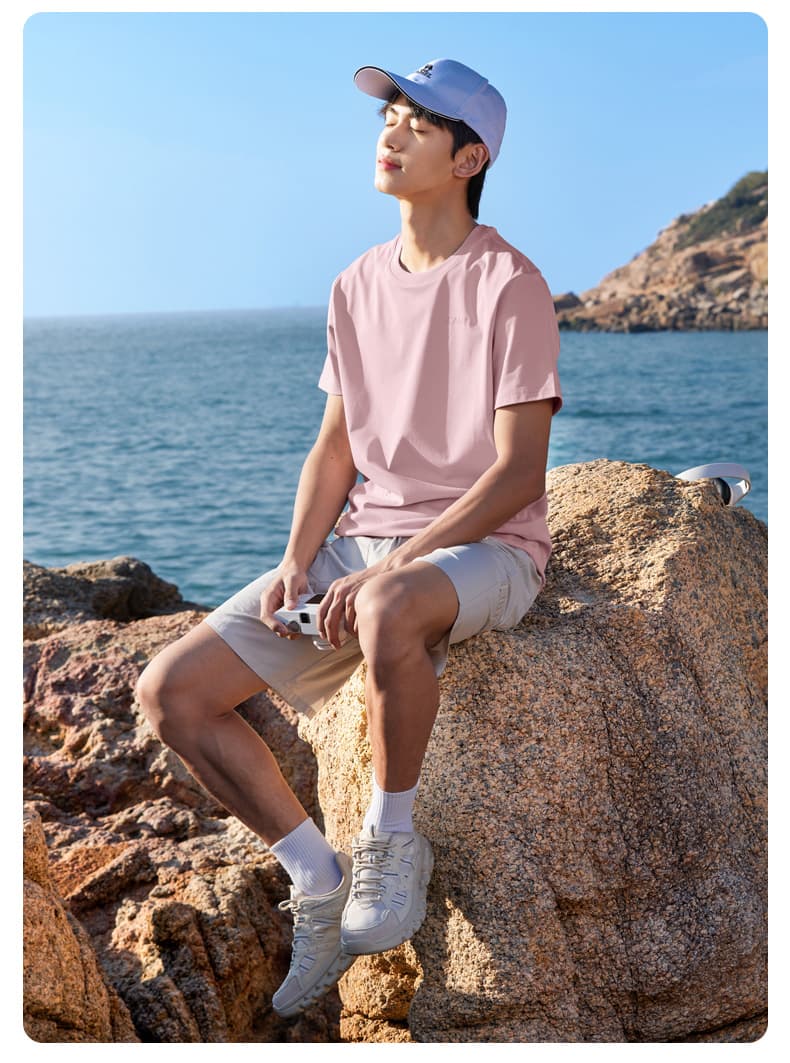 40 代 ファッション メンズ 大人の余裕を感じる シンプル無地Tシャツ