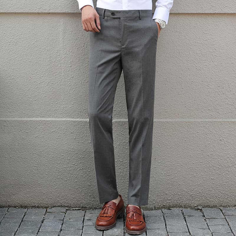 40 代 ファッション メンズ 究極の定番スラックス