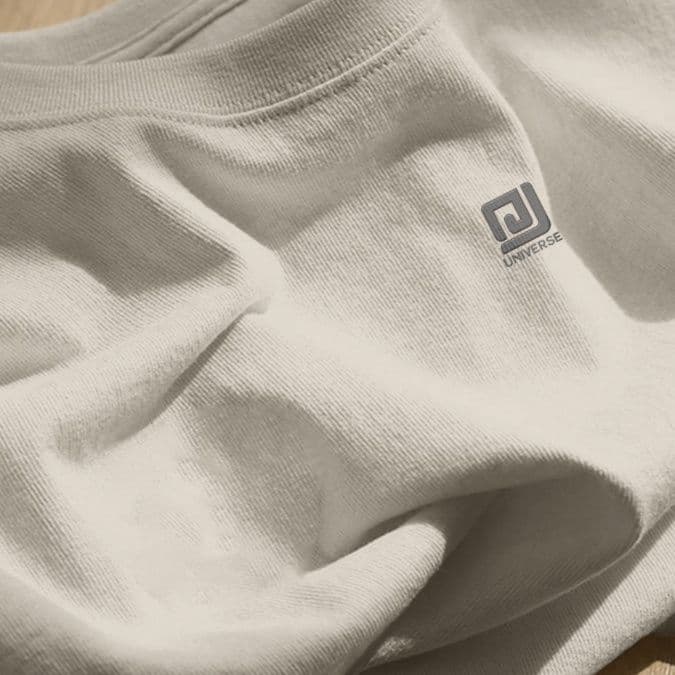 40 代 ファッション メンズ 洗練された基本デザイン四角ロゴTシャツ
