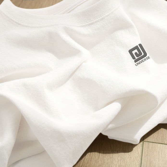 40 代 ファッション メンズ 洗練された基本デザイン四角ロゴTシャツ