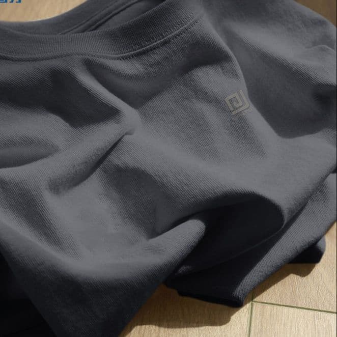 40 代 ファッション メンズ 洗練された基本デザイン四角ロゴTシャツ