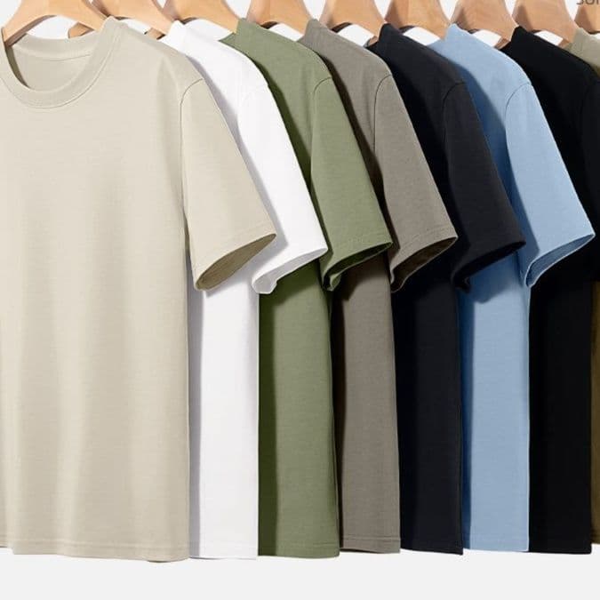 40 代 ファッション メンズ 洗練された基本デザイン四角ロゴTシャツ