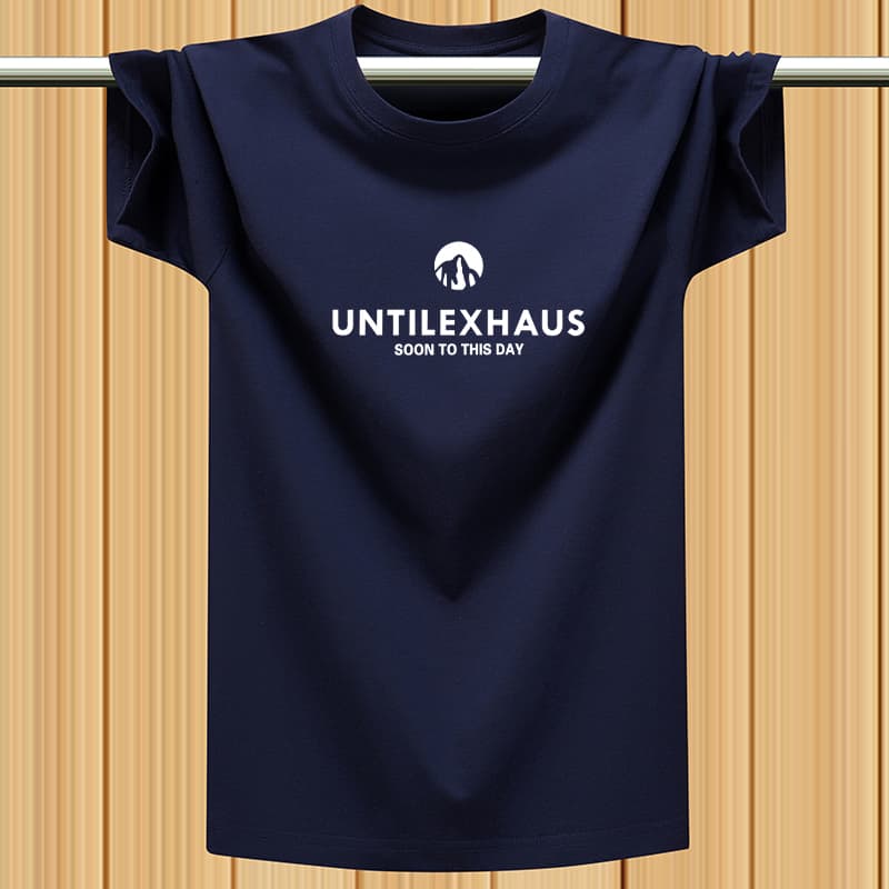 40 代 ファッション メンズ 山岳シルエット ロゴ入り半袖Tシャツ