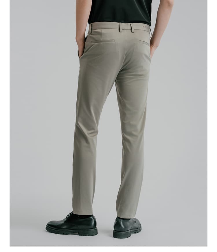 40 代 ファッション メンズ スタイリッシュ細身スラックス