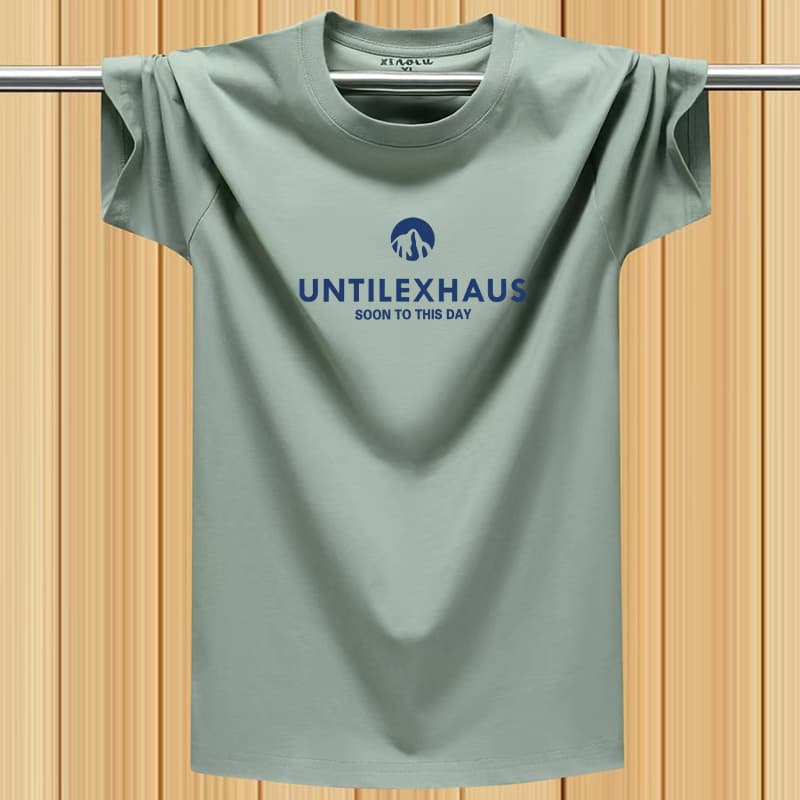 40 代 ファッション メンズ 山岳シルエット ロゴ入り半袖Tシャツ